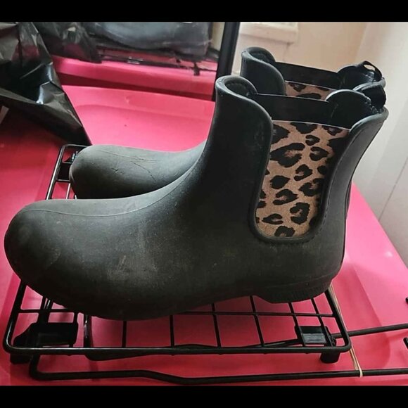 Crocs Shoes - Croc boot 9 cheetah leopard print